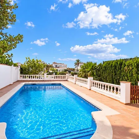 Al Canal Con Piscina Villa