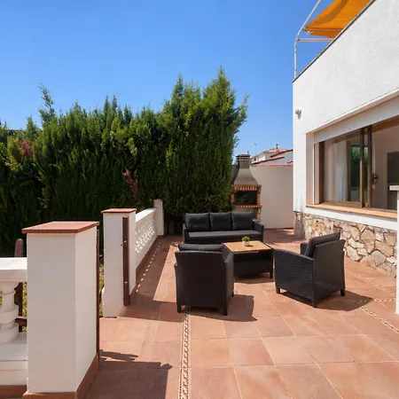 Villa Al Canal Con Piscina