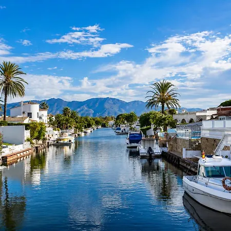 Al Canal Con Piscina Empuriabrava