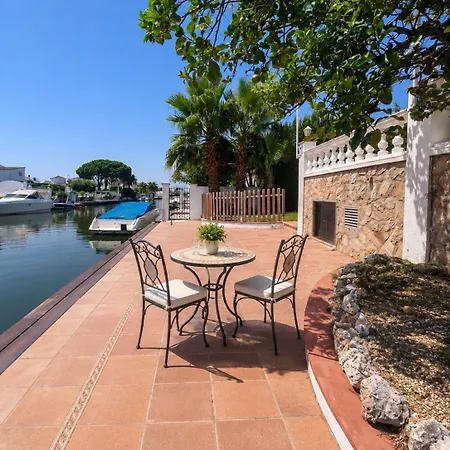 Villa Al Canal Con Piscina *